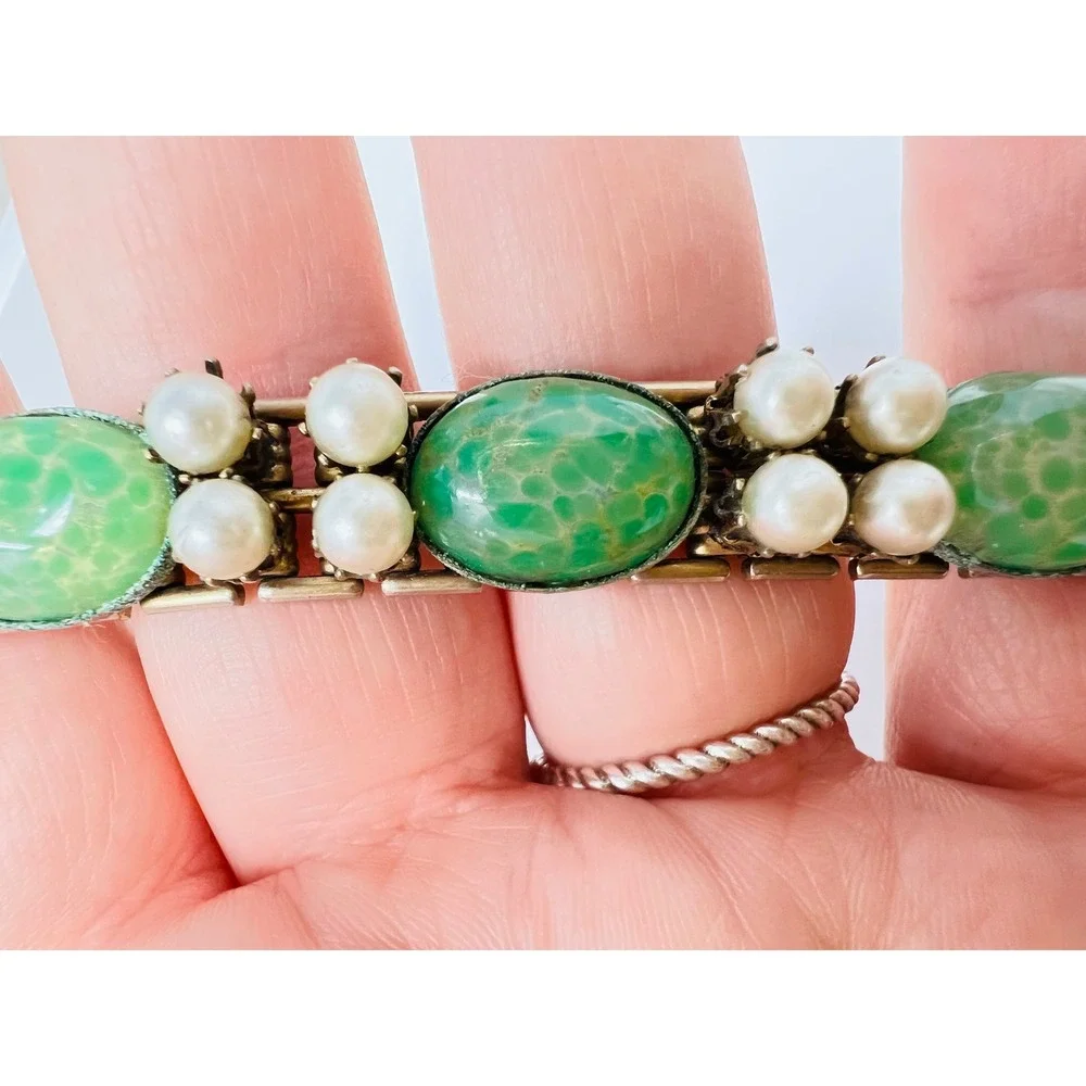 Vintage Green Art Glass Faux Pearl Link Bracelet Gold Tone Mid Century Style